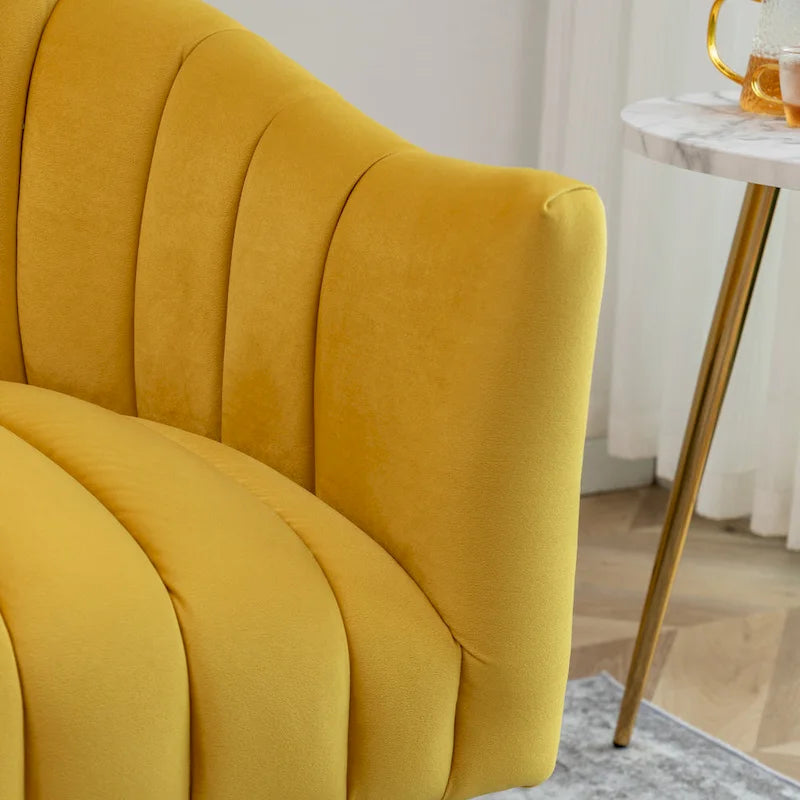 Samtiges Zweisitzer-Sofa mit kanalgetufteter Rückenlehne und Metallbeinen
