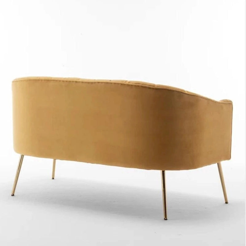 Samtiges Zweisitzer-Sofa mit kanalgetufteter Rückenlehne und Metallbeinen