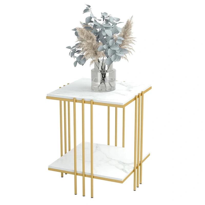 Quadratischer Beistelltisch mit 2 Ebenen aus gesintertem Stein und goldenem Metallgestell