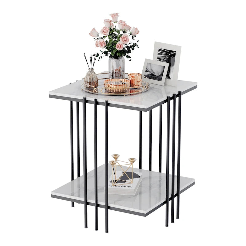 Quadratischer Beistelltisch mit 2 Ebenen aus gesintertem Stein und goldenem Metallgestell