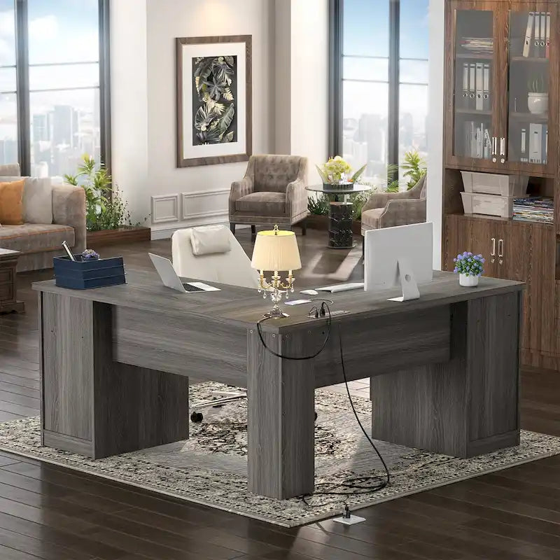 Moderner L-förmiger Schreibtisch im Landhausstil mit Stauraum und Ladeanschlüssen