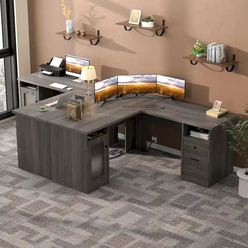 Moderner L-förmiger Schreibtisch im Landhausstil mit Stauraum und Ladeanschlüssen