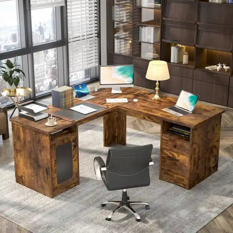 Moderner L-förmiger Schreibtisch im Landhausstil mit Stauraum und Ladeanschlüssen