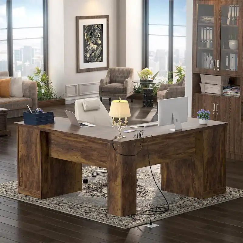 Moderner L-förmiger Schreibtisch im Landhausstil mit Stauraum und Ladeanschlüssen