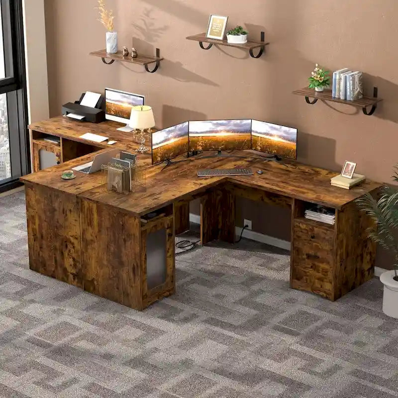 Moderner L-förmiger Schreibtisch im Landhausstil mit Stauraum und Ladeanschlüssen