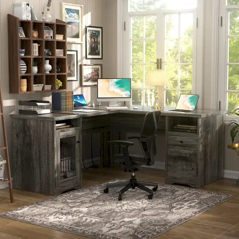 Moderner L-förmiger Schreibtisch im Landhausstil mit Stauraum und Ladeanschlüssen